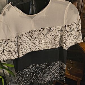 BCBGMaxAzria Black and White Crackle Pattern Blouse